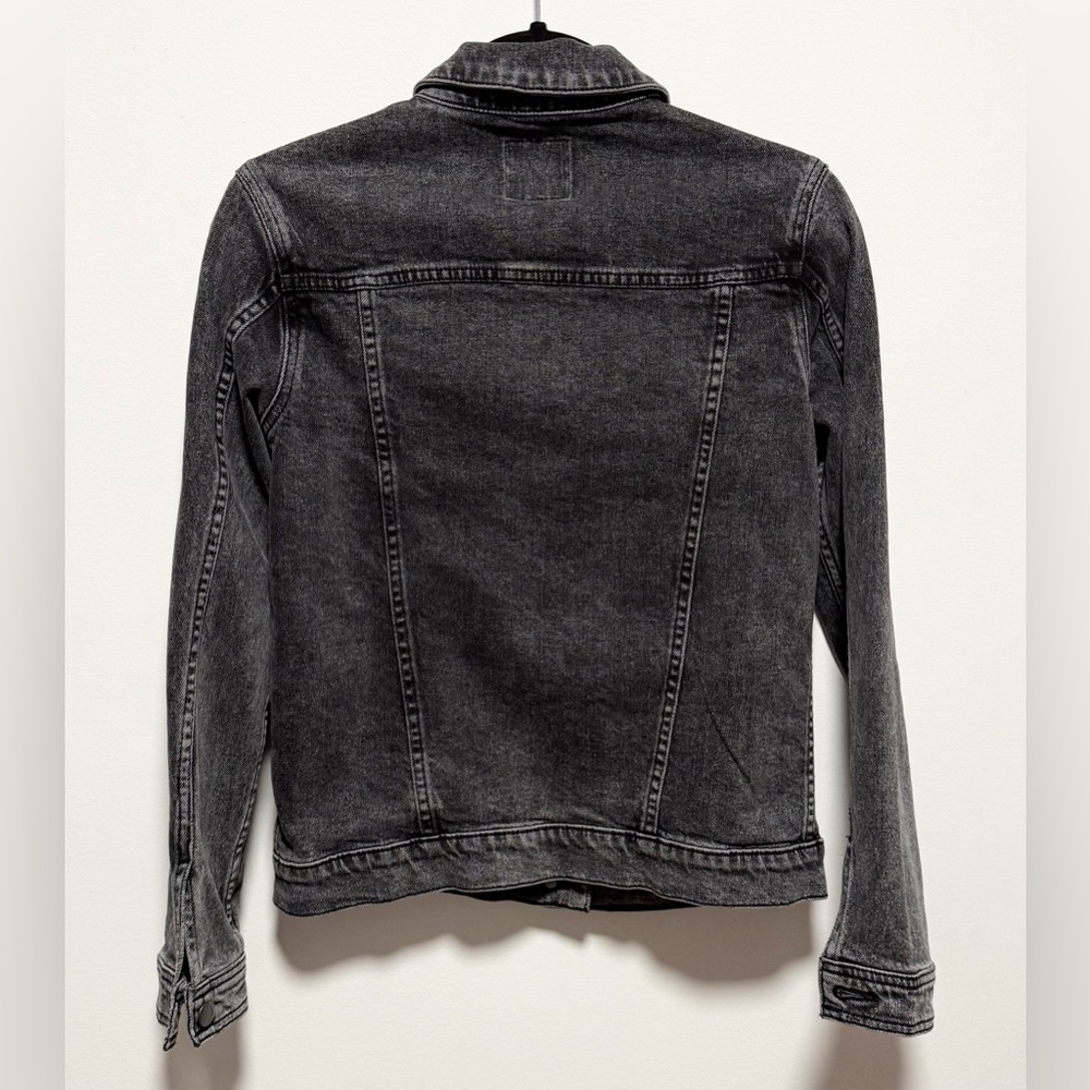 Joe’s Jacket - Picture 3 of 3